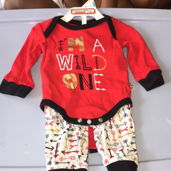 Outfit - Picture 1 of 2